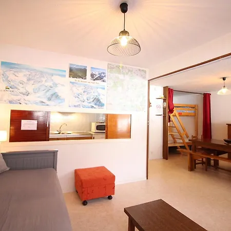 F2 Au Pied Des Pistes Avec Balcon, Parking Et Local A Skis - Fr-1-415-62 * Mont-Dore